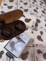 A picture of Ipods earbads 0767345436