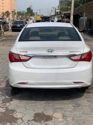 A picture of Distress sales Hyundai sonata Belgium standard Untempered engine smooth gearbox