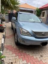 A picture of Lexus Rx300