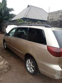 A picture of Toyota sienna
