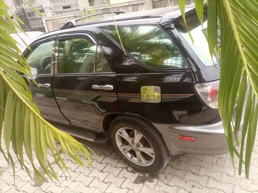 A picture of Lexus RX 300 Engine Gear AC working Clean interior Buy