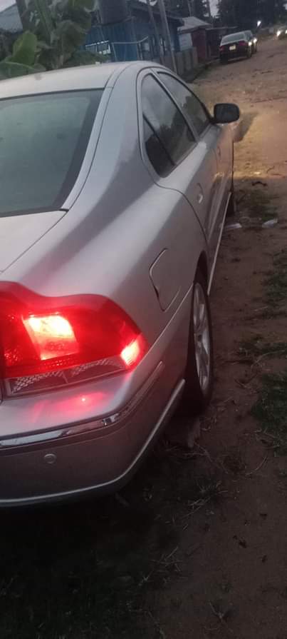 A picture of Volvo s60 for sell is good working condition