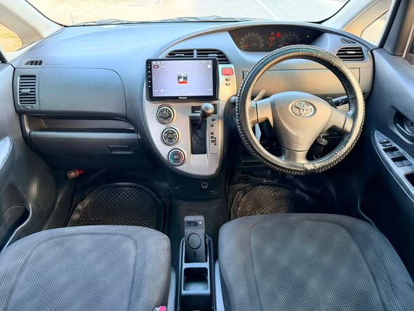 A picture of TOYOTA RACTIS BEI MILLION 12 8 0757455444