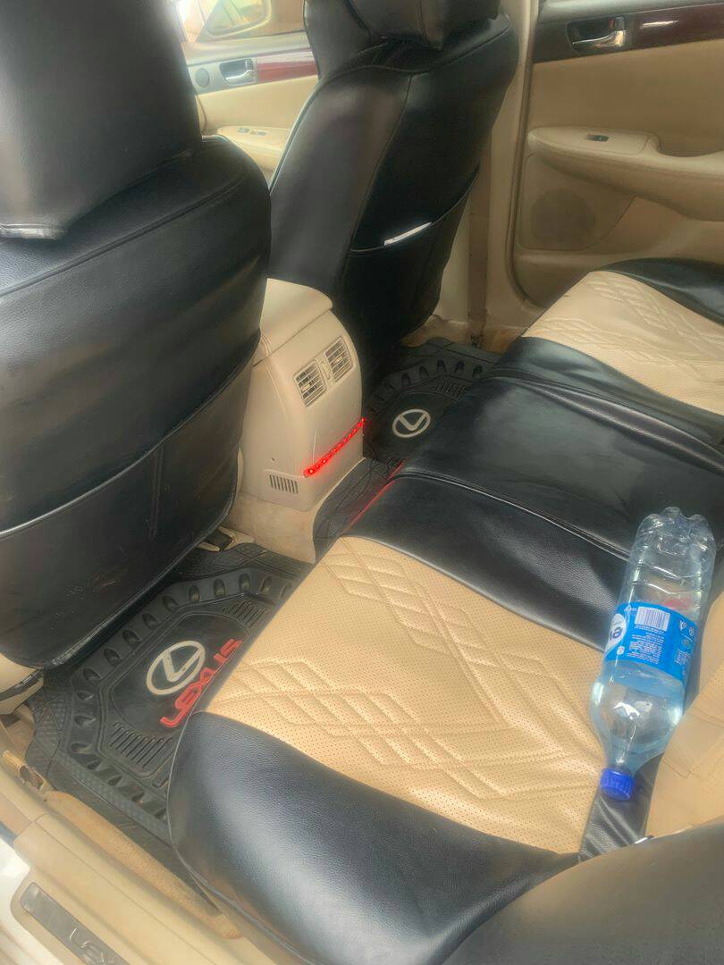 A picture of Lexus es 300