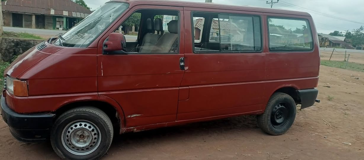 A picture of Volkswagen T4 .