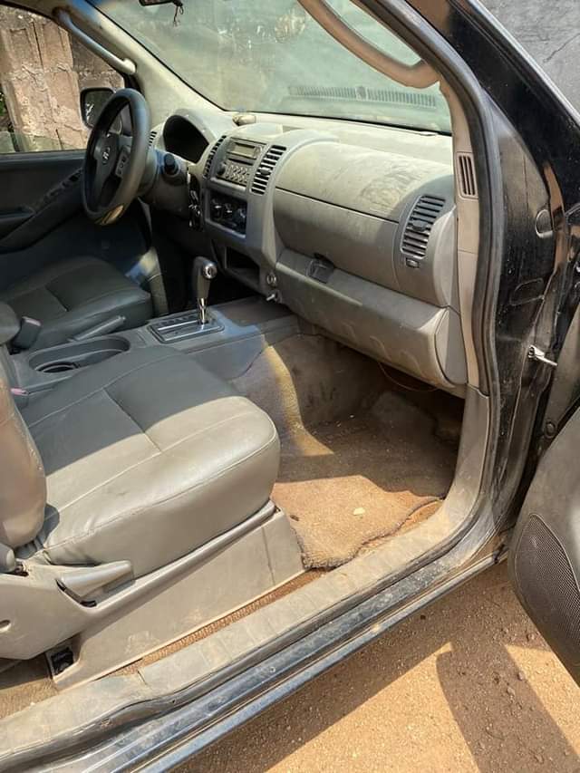 A picture of Nissan frontier pick up forsale with good engine and good