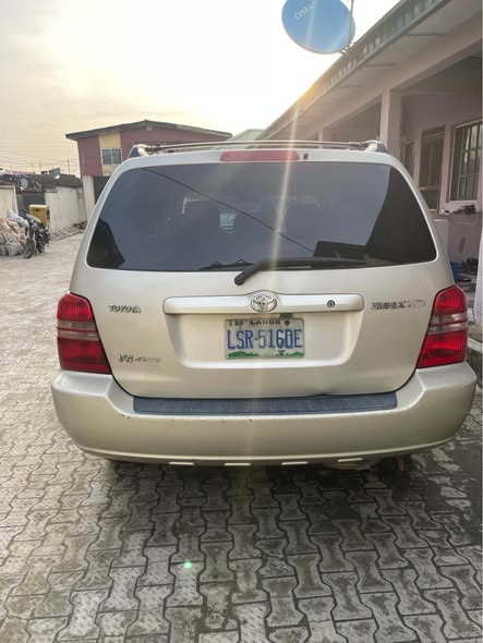 A picture of Engine and gearbox A C working perfect 07035176564
