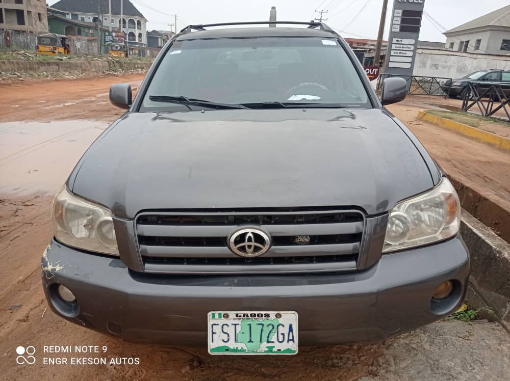 A picture of 2003 Toyota Highlander 4 plug Call 08060601456