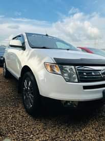 A picture of ford edge