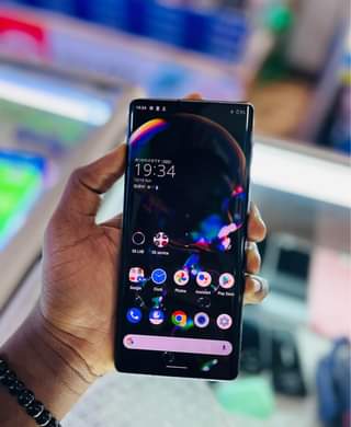 A picture of AQUOS R6