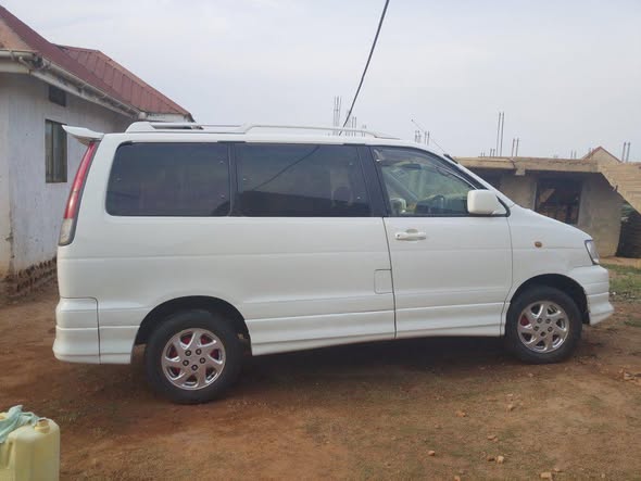 A picture of Toyota Noah Field Tourer