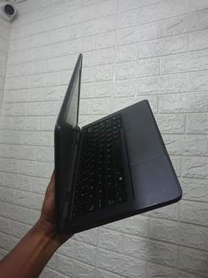 A picture of slim laptop Dell core 2duo