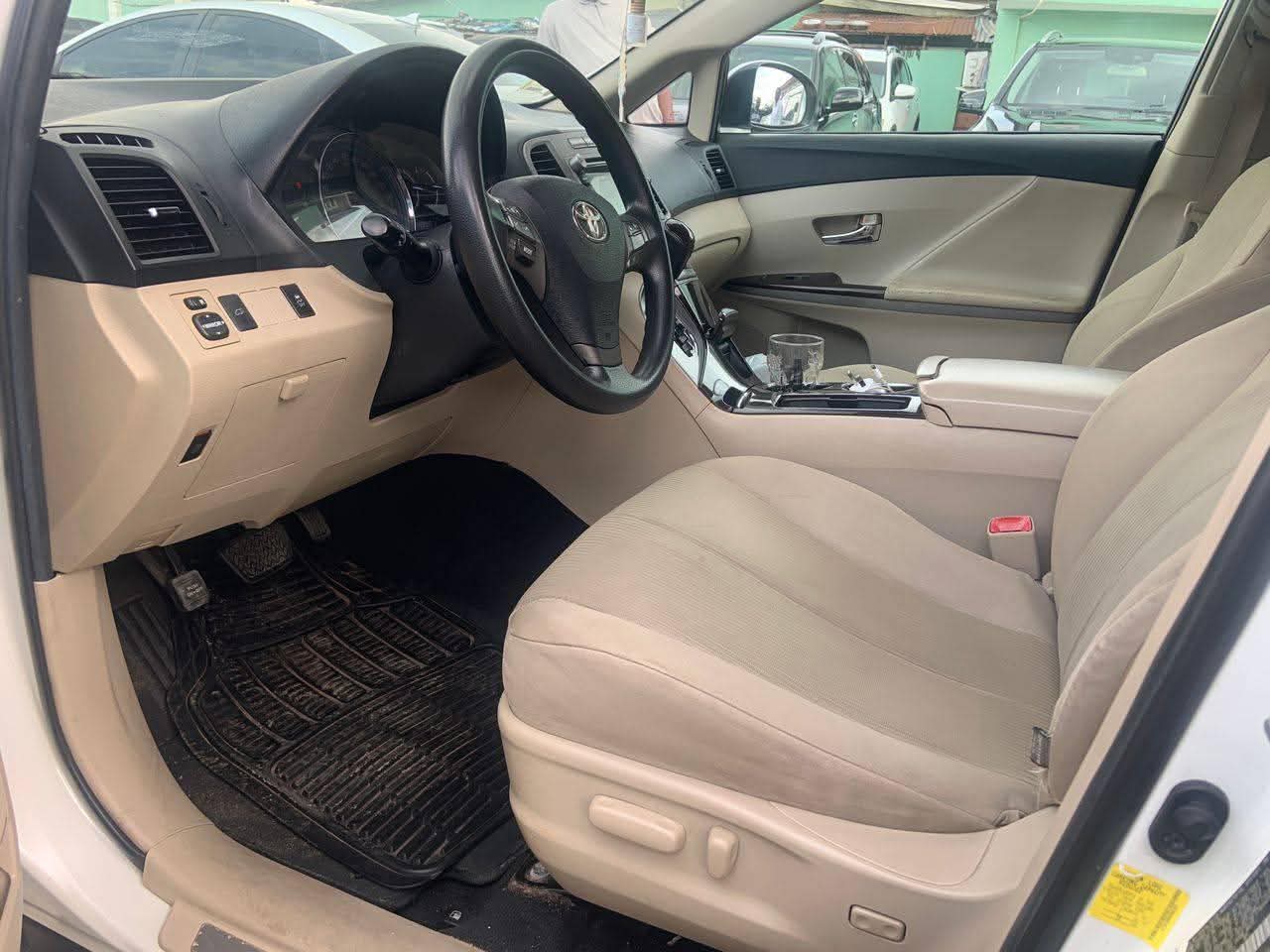 A picture of Toyota venza 2012