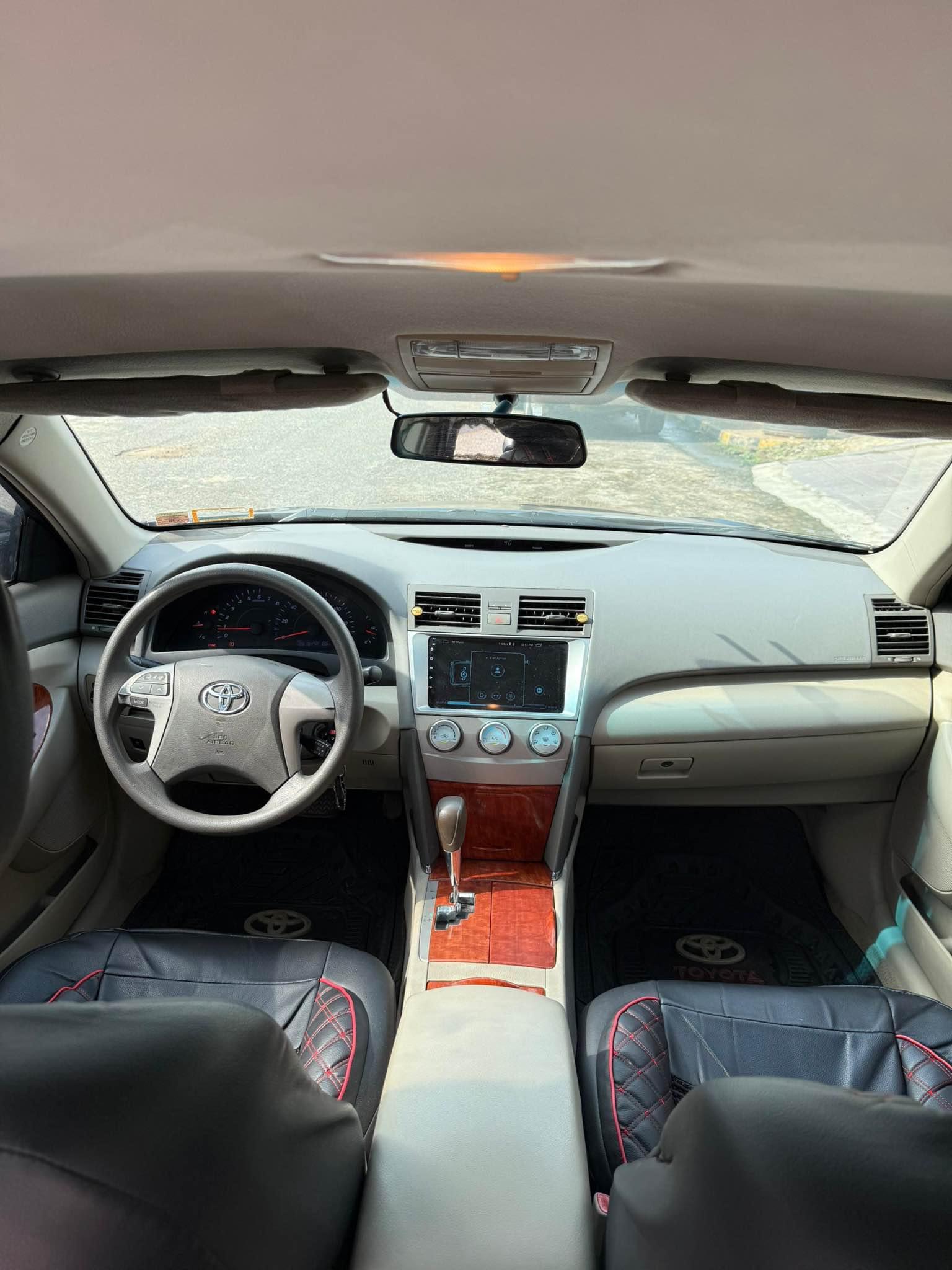A picture of Neat and affordable Toyota Camry 2011 LE