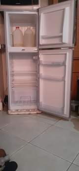 A picture of 256702307258 fridge for sell