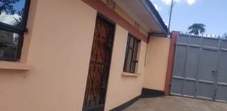 A picture of Sakina tripo A kwa juu
