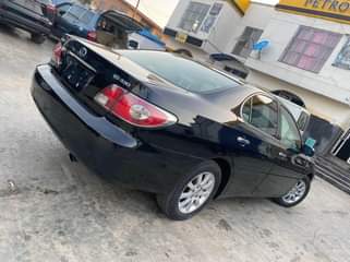 A picture of Lexus es330 2004 model