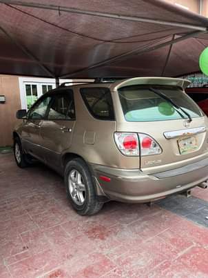 A picture of Lexus RX 300