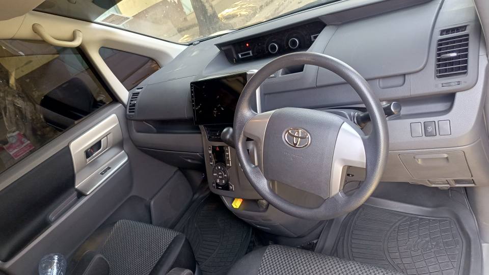 A picture of Toyota noah