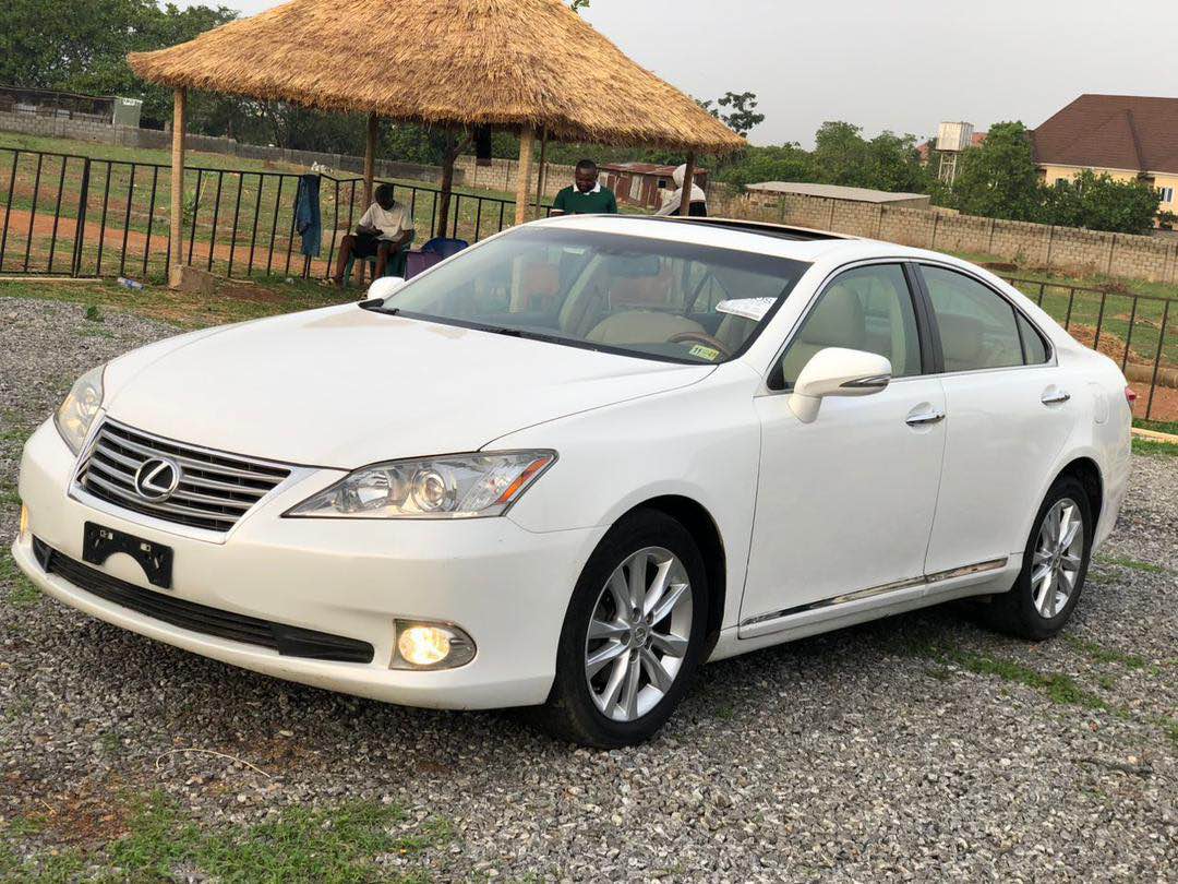 A picture of Extremely Clean Direct Belgium Lexus ES 350 2012 model Price