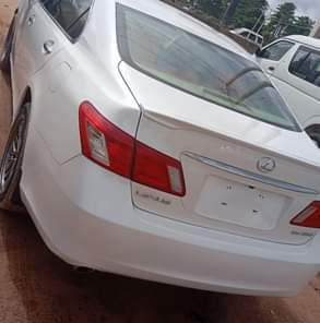 A picture of Sharp Deals Tokunbo Standard Lexus ES 350 Facelift To 2016