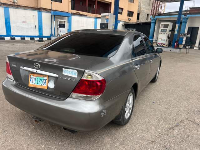 A picture of 2006 Toyota Camry pure fist body pint front bad back