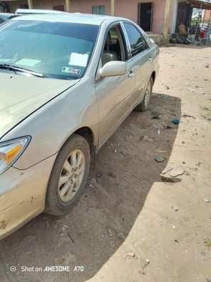 A picture of Toyota Camry XLE 03 04 model Sound engine Gear is