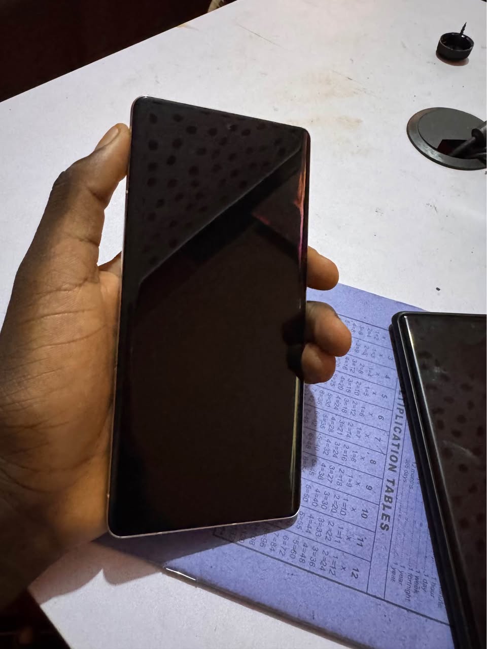 A picture of Pixel 7pro at 650k and note 20 ultra at 650k