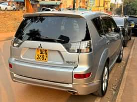 A picture of mistubishi outlander roadest
