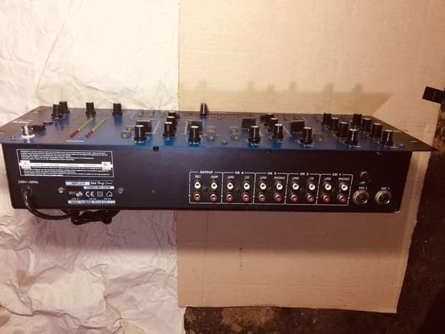 A picture of dj mixer