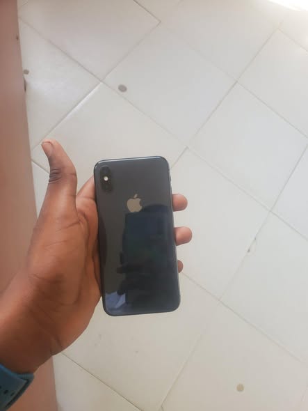 A picture of Iphone x plain