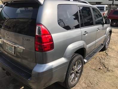 A picture of 2008 lexus GX 470 1st body engine still untouched chilling