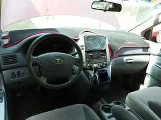 A picture of Toyota Sienna 2008