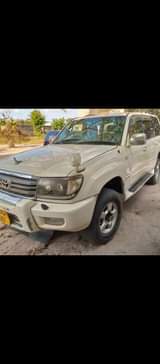 A picture of Land cruiser Kali sana ipo DSM