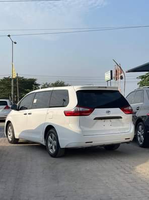 A picture of Direct Belgium Toyota Sienna Year 2017 Colour White ustom uty