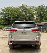 A picture of Clean 5 months used Toyota Highlander XLE 2019 model 19m
