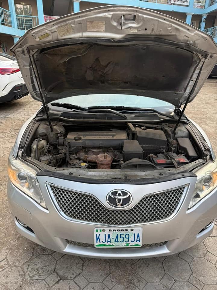 A picture of TOYOTA CAMRY LE 2008