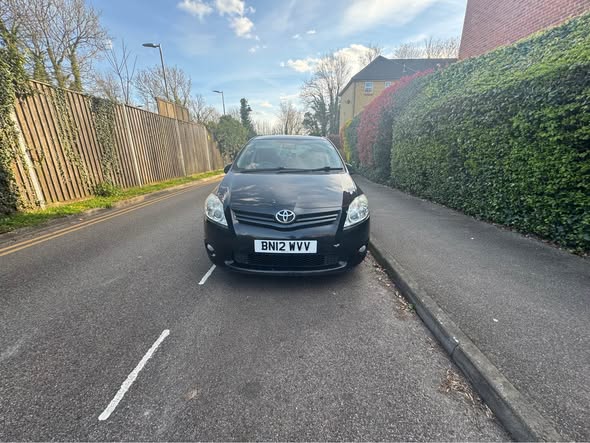 toyota auris