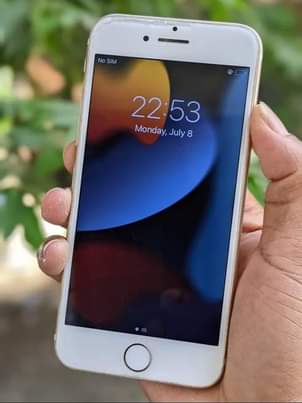 A picture of iPhone 7plain gb 32