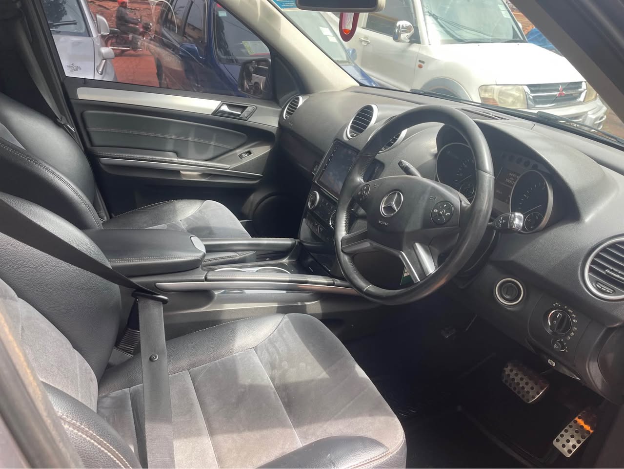 A picture of ML 300 4Matic