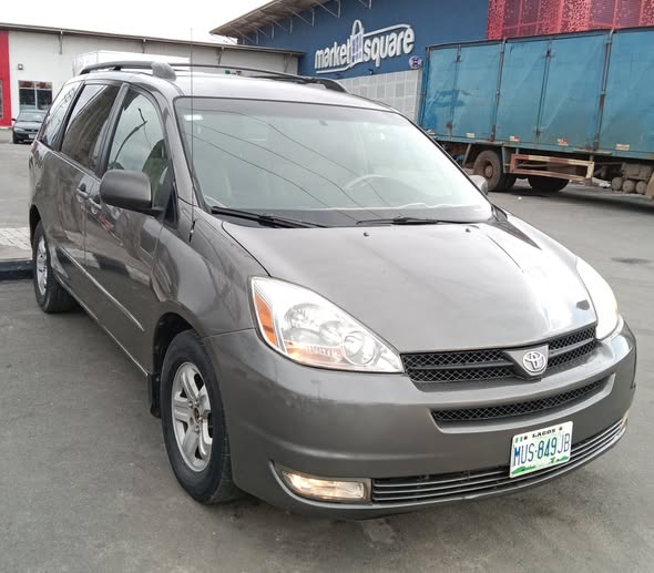 A picture of Toyota Sienna