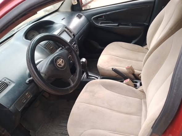 A picture of Toyota yaris 2003