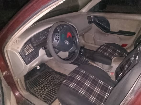 A picture of 04 Hyundai Elantra