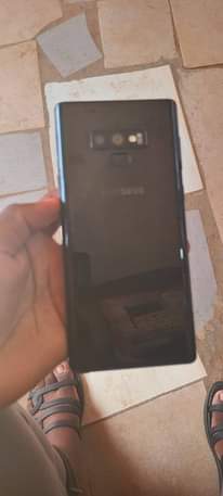 A picture of Samsung note 9 128gb storage 6gb ram good battery clear