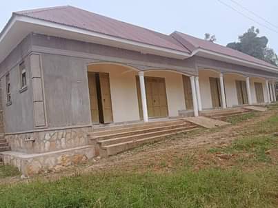 A picture of 7shops single rentals with store and one double for sale