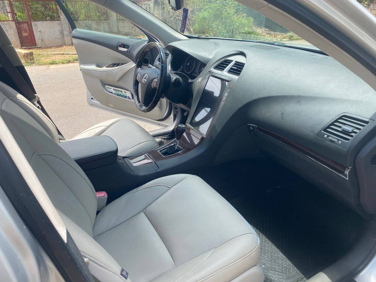 A picture of Lexus ES 350 2011