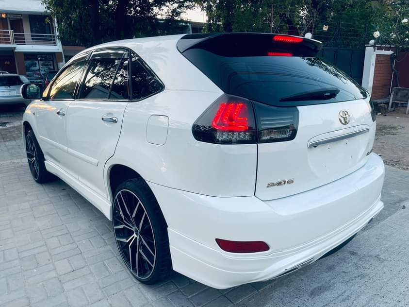 A picture of TOYOTA HARRIER