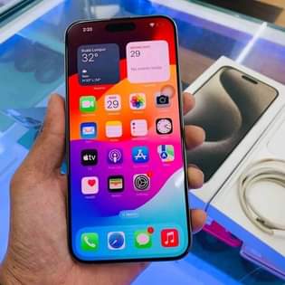 A picture of All phones available Samsung and iPhones
