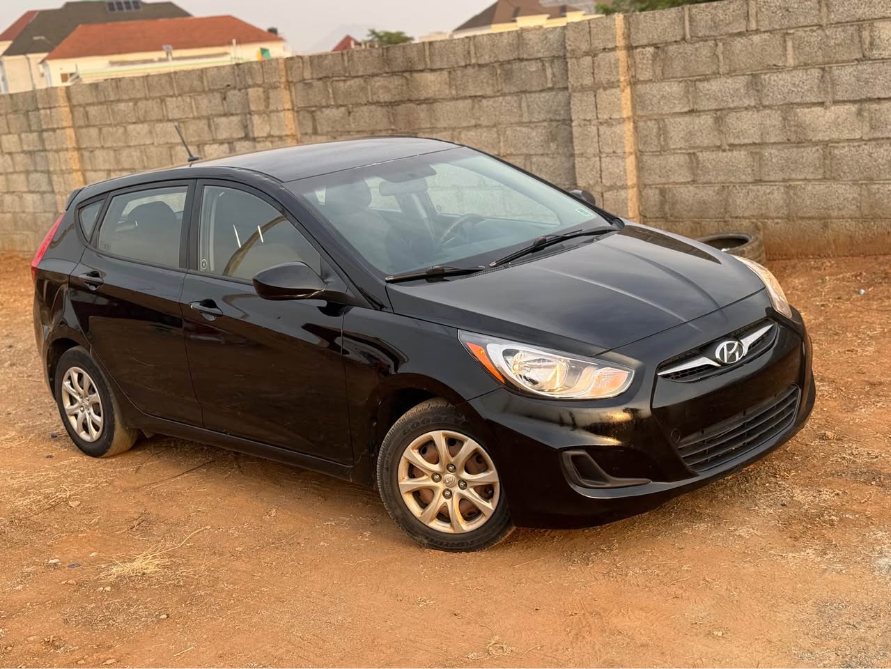 A picture of Hyundai ACCENT 2013