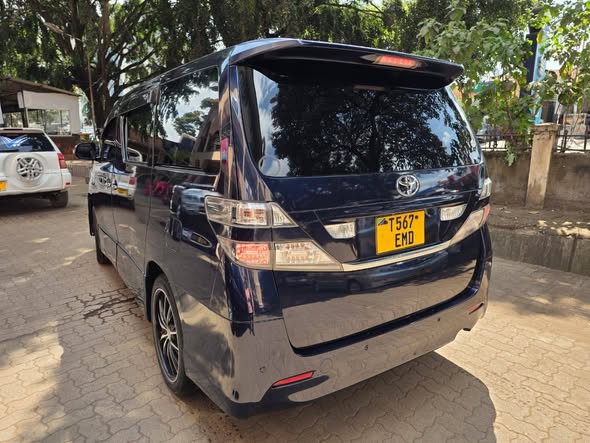 A picture of TOYOTA VELLFIRE